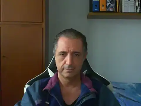 Snapshot of lliuk70mi chatting on February 9, 2:07 pm lliuk70mi online show from February 9, 2:07 pm