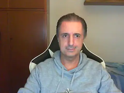 Snapshot of lliuk70mi chatting on February 12, 6:19 pm lliuk70mi online show from February 12, 6:19 pm