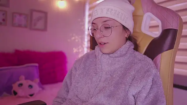 milly kenner online show from April 17, 7:28 pm