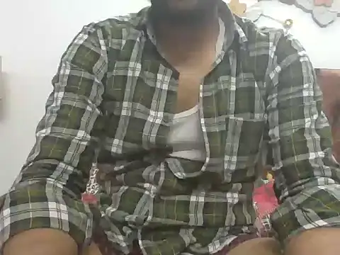 Snapshot of Desiboy_525 chatting on March 18, 5:31 pm Desiboy 525 online show from March 18, 5:31 pm