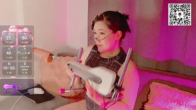 Snapshot of Amoki_Uki chatting on February 19, 8:54 am Amoki Uki online show from February 19, 8:54 am