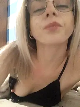 Snapshot of Butterfly_Lily chatting on December 22, 1:22 pm Butterfly Lily online show from December 22, 1:22 pm