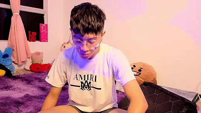 Justyn Ross online show from April 10, 1:22 am