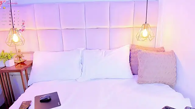 LinaGlam online show from February 5, 10:33 pm