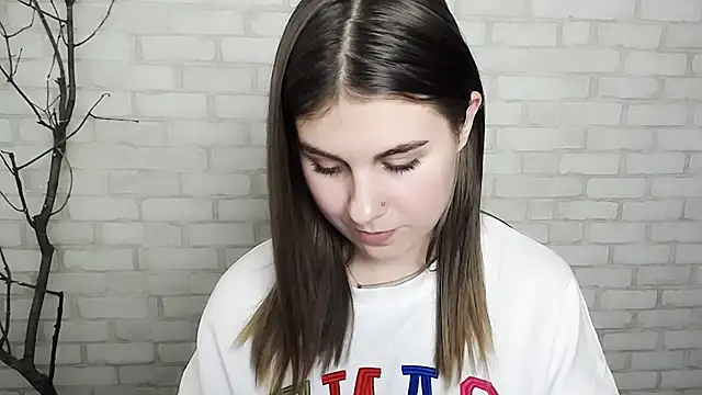 Snapshot of Sweet_Doll_Luna chatting on December 10, 1:00 pm Sweet Doll Luna online show from December 10, 1:00 pm