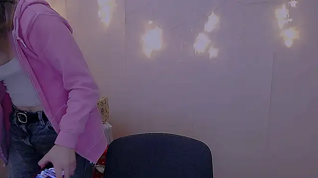 Snapshot of Sweet_Doll_Luna chatting on December 18, 2:17 pm Sweet Doll Luna online show from December 18, 2:17 pm