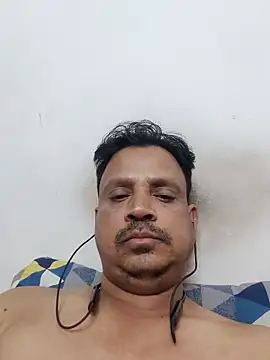 Snapshot of Raj1043 chatting on February 13, 6:38 pm Raj1043 online show from February 13, 6:38 pm