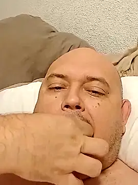 Snapshot of BigromeoXX chatting on October 21, 10:49 am BigromeoXX online show from October 21, 10:49 am