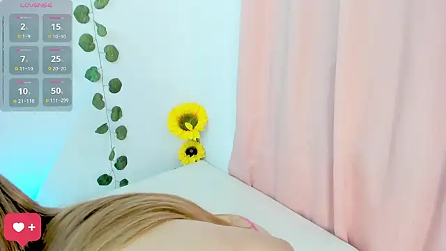 Snapshot of Mysexygirl_ chatting on December 15, 4:17 am Mysexygirl online show from December 15, 4:17 am