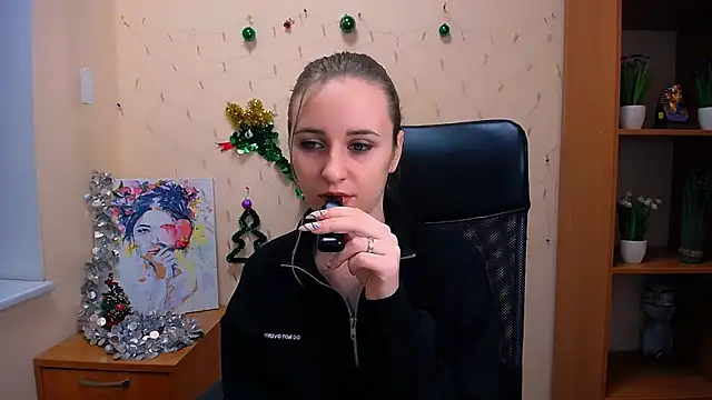 Snapshot of _Nicole_new chatting on December 14, 12:44 pm  Nicole new online show from December 14, 12:44 pm