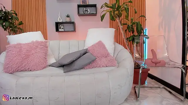 Aixaa charles online show from February 7, 12:20 pm