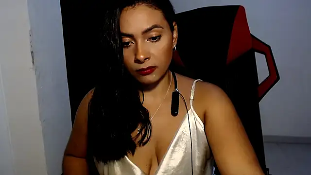 Snapshot of meghan2 chatting on May 6, 2:19 am meghan2 online show from May 6, 2:19 am