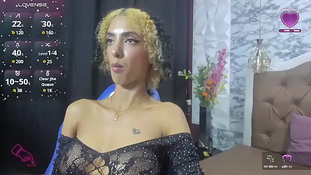 Snapshot of Queen_Cuarxxo chatting on December 17, 2:44 am Queen Cuarxxo online show from December 17, 2:44 am