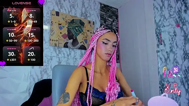 Queen Cuarxxo online show from April 8, 11:59 pm