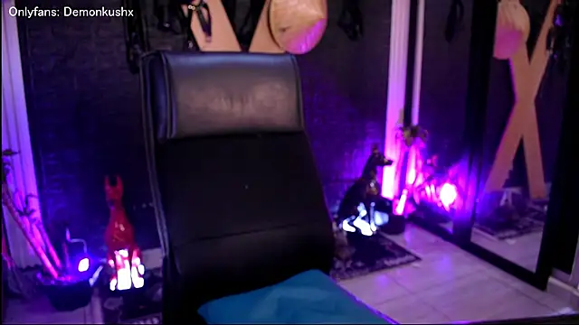 DemonKush-- online show from December 5, 1:09 pm