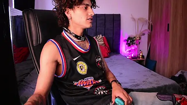 Snapshot of DemonKush-- chatting on May 26, 10:06 pm DemonKush-- online show from May 26, 10:06 pm