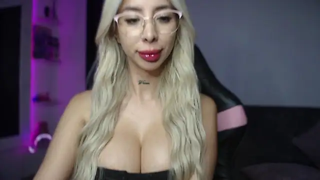 stephaniedj1 online show from October 17, 10:23 pm