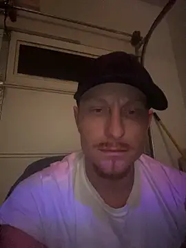 Snapshot of bigred0808 chatting on January 17, 8:52 am bigred0808 online show from January 17, 8:52 am