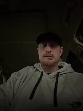 Snapshot of bigred0808 chatting on February 18, 6:53 am bigred0808 online show from February 18, 6:53 am