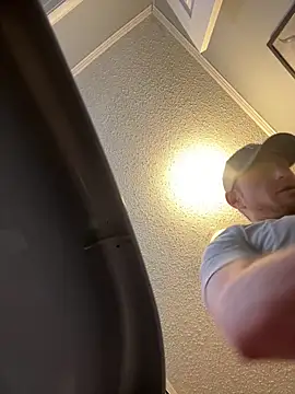 Snapshot of bigred0808 chatting on February 24, 1:20 pm bigred0808 online show from February 24, 1:20 pm