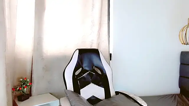 Oriana braom online show from February 21, 8:05 pm