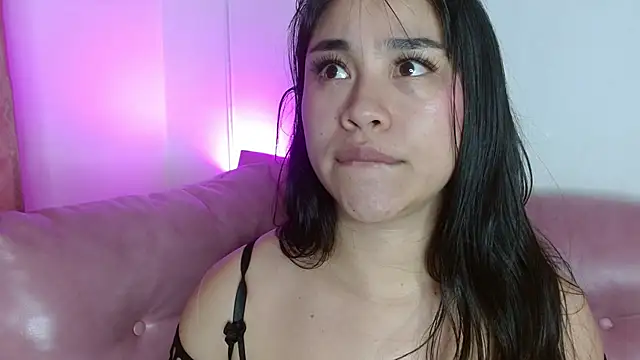 hinataleecs online show from December 14, 9:03 am