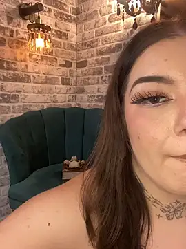 Snapshot of EmaSky chatting on November 6, 11:15 pm EmaSky online show from November 6, 11:15 pm