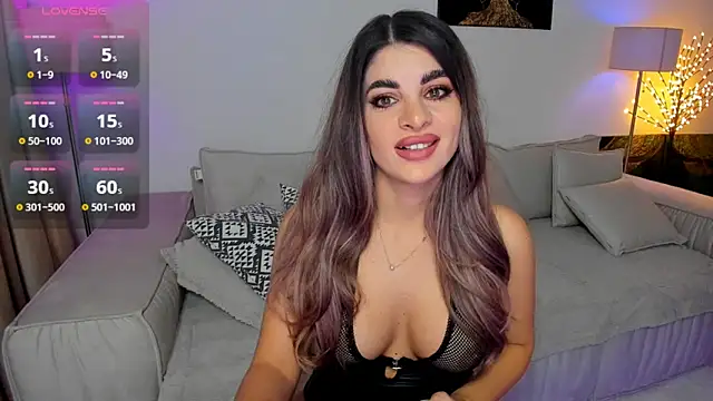 Snapshot of Queenofyouredreams chatting on December 6, 10:52 pm Queenofyouredreams online show from December 6, 10:52 pm