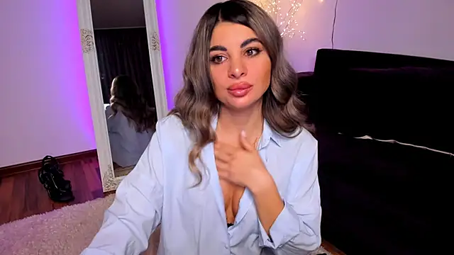 Queenofyouredreams online show from April 17, 10:35 pm