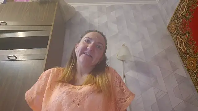 EstrellaWalters online show from May 16, 8:55 am