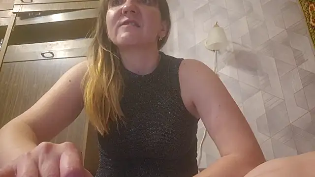 Snapshot of EstrellaWalters chatting on May 22, 5:51 pm EstrellaWalters online show from May 22, 5:51 pm