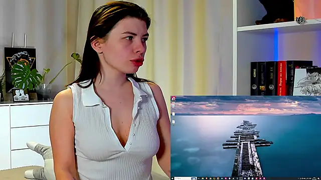 Snapshot of callmetori chatting on January 2, 9:43 am callmetori online show from January 2, 9:43 am