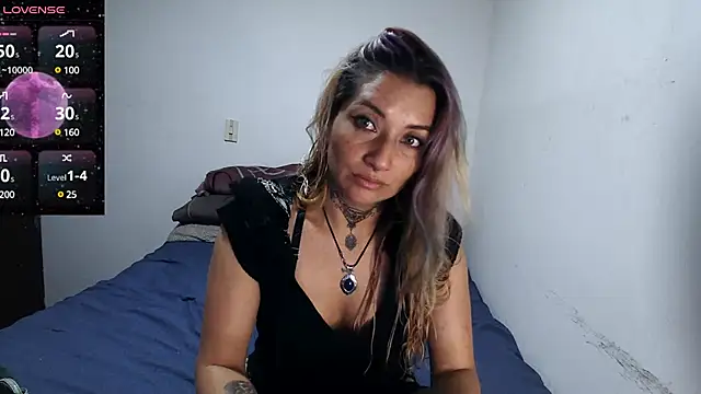 Snapshot of FENIX_LUXURY chatting on February 5, 4:47 pm FENIX LUXURY online show from February 5, 4:47 pm