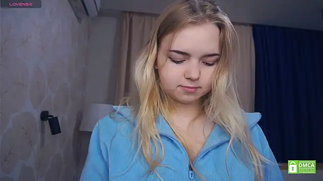 ZaraCreedon online show from December 14, 5:02 am