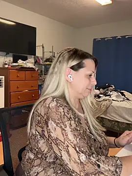 Hotslut187 online show from January 15, 4:06 am