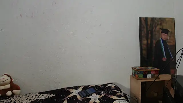 emmily lee online show from December 9, 2:34 am