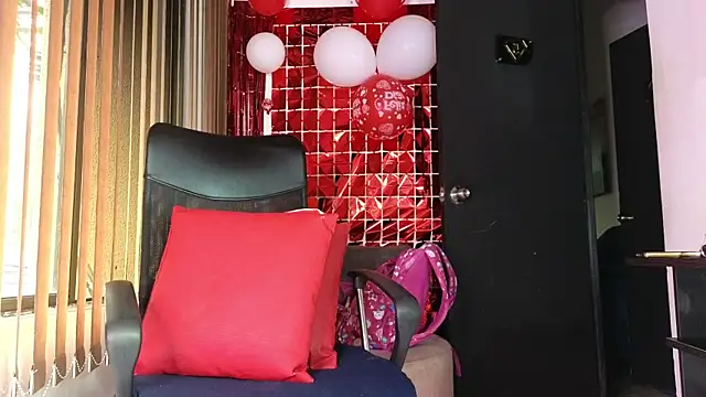 alondrabigtits online show from February 13, 12:12 pm