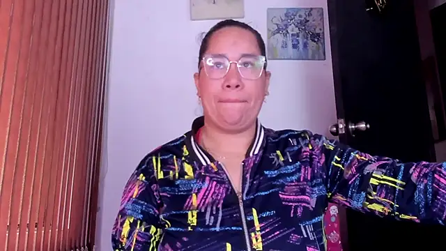 alondrabigtits online show from February 18, 12:23 pm