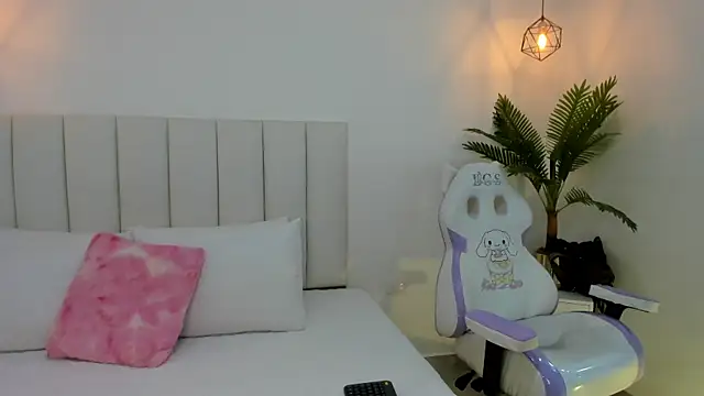 Ada Monroe10 online show from February 17, 12:59 pm