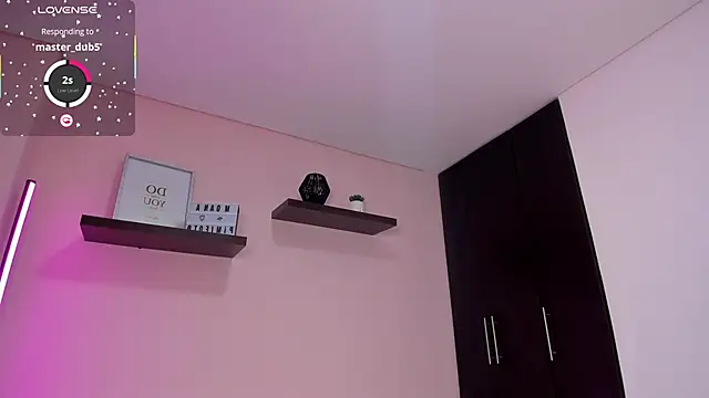 tifanyhills  online show from October 17, 9:28 pm