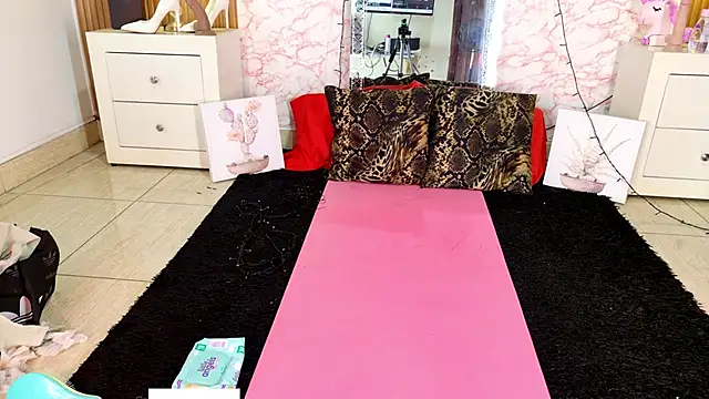 Snapshot of RileySkye chatting on September 26, 8:57 pm RileySkye online show from September 26, 8:57 pm