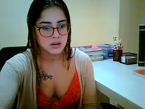 Snapshot of maliamiller chatting on September 28, 4:23 pm maliamiller online show from September 28, 4:23 pm