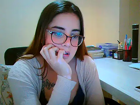 maliamiller online show from November 8, 8:47 am