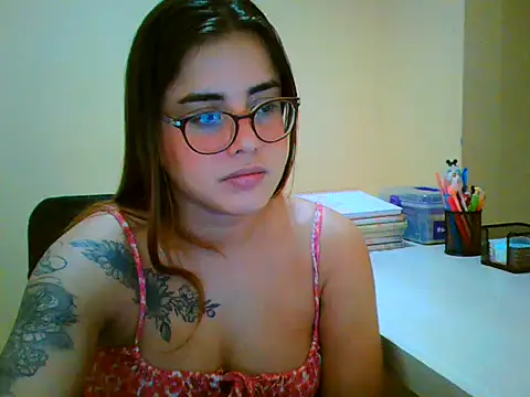 maliamiller online show from November 28, 9:06 pm