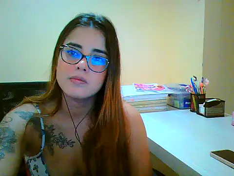 Snapshot of maliamiller chatting on February 7, 2:21 pm maliamiller online show from February 7, 2:21 pm