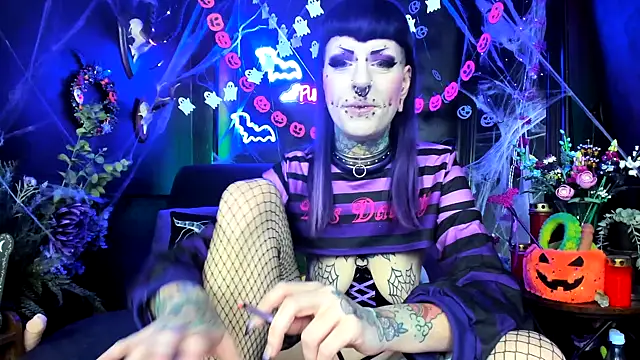 Snapshot of Purple_Coffin666 chatting on October 27, 9:35 am Purple Coffin666 online show from October 27, 9:35 am