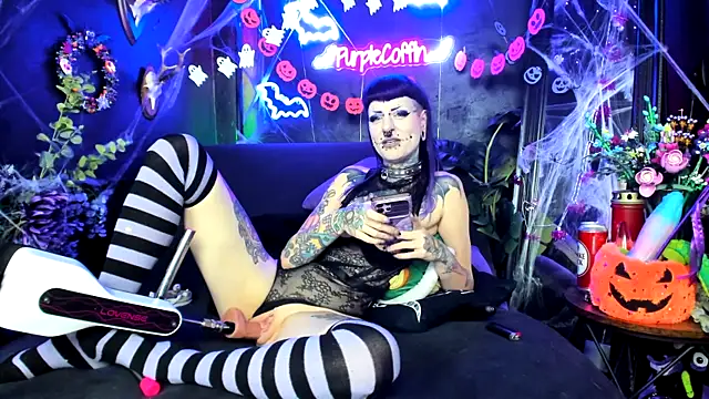 Snapshot of Purple_Coffin666 chatting on November 19, 10:32 pm Purple Coffin666 online show from November 19, 10:32 pm