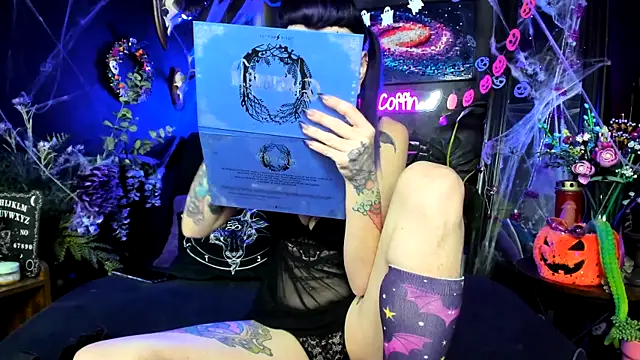 Snapshot of Purple_Coffin666 chatting on December 3, 10:13 am Purple Coffin666 online show from December 3, 10:13 am