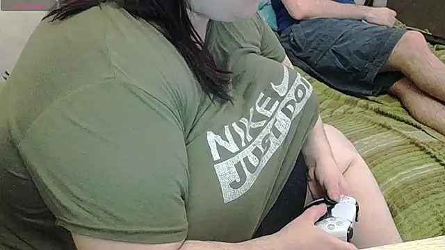 Snapshot of lisa_Black00 chatting on February 16, 8:10 am lisa Black00 online show from February 16, 8:10 am