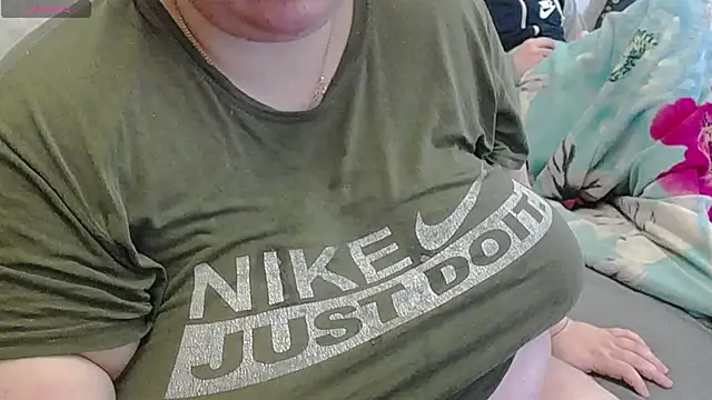 Snapshot of lisa_Black00 chatting on April 15, 6:09 am lisa Black00 online show from April 15, 6:09 am